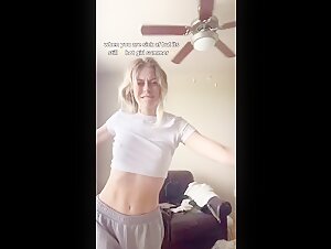 TikTok Girl with sexy nipples