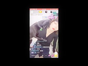 Chinese beauty live broadcast her dog estrus